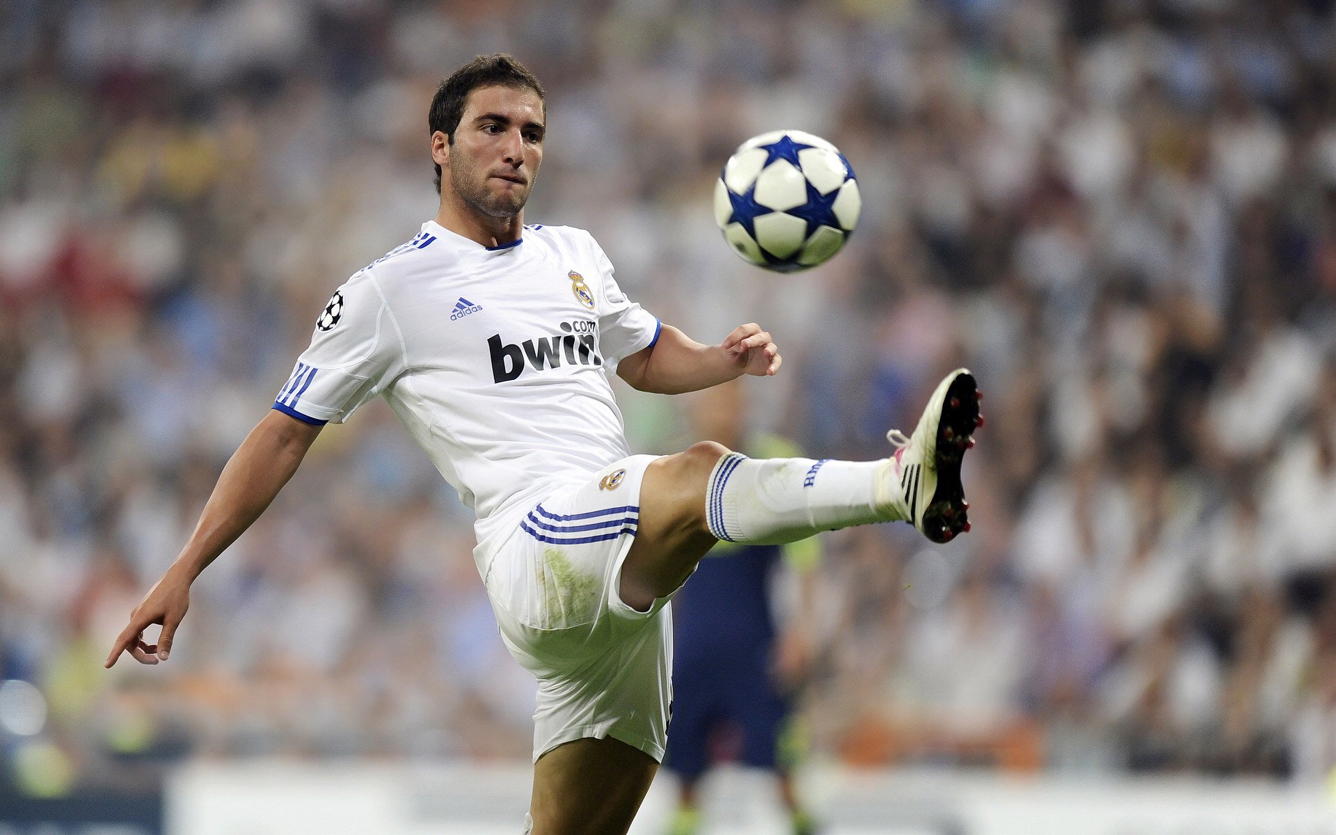 中超官方评选月度最佳中场 成都蓉城指挥官凭精妙传球荣膺此奖，中甲成都蓉城足球微博